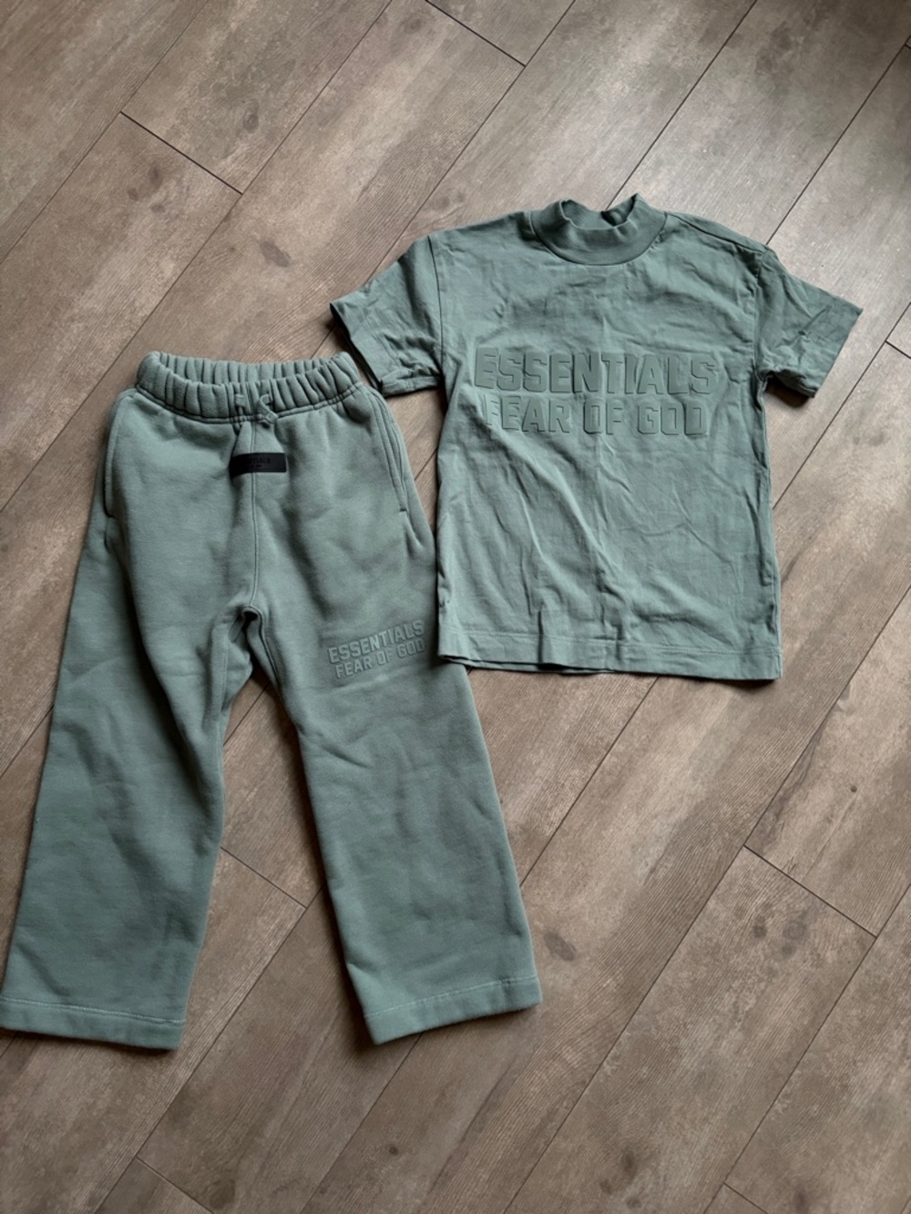 ESSENTIALS Fear of God Short Sleeve Tee & Sweatpants Set - Sage Green - C4/5